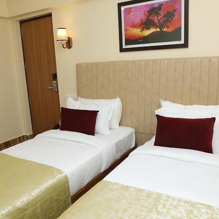 Gadiraju Palace Convention Centre & Hotel Visakhapatnam Bagian luar foto