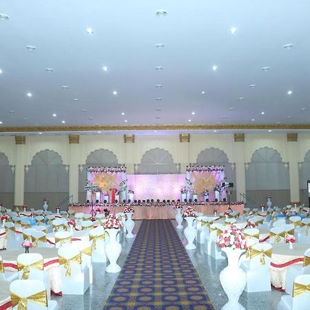 Gadiraju Palace Convention Centre & Hotel Visakhapatnam Bagian luar foto