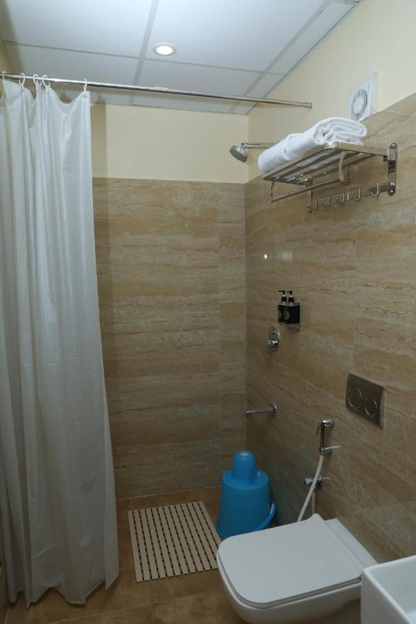 Gadiraju Palace Convention Centre & Hotel Visakhapatnam Bagian luar foto