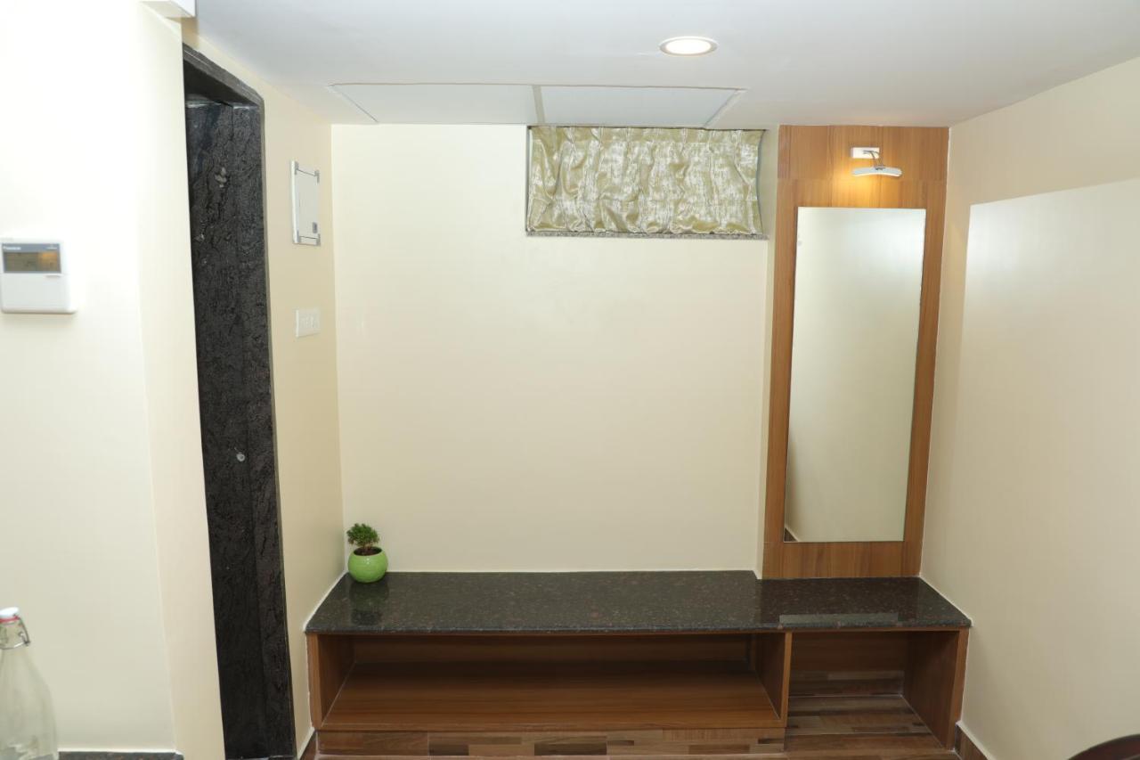 Gadiraju Palace Convention Centre & Hotel Visakhapatnam Bagian luar foto