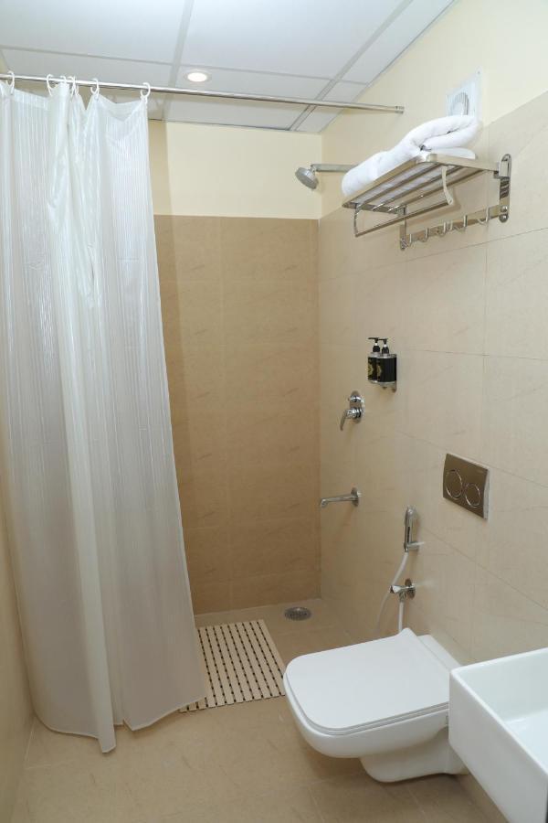 Gadiraju Palace Convention Centre & Hotel Visakhapatnam Bagian luar foto