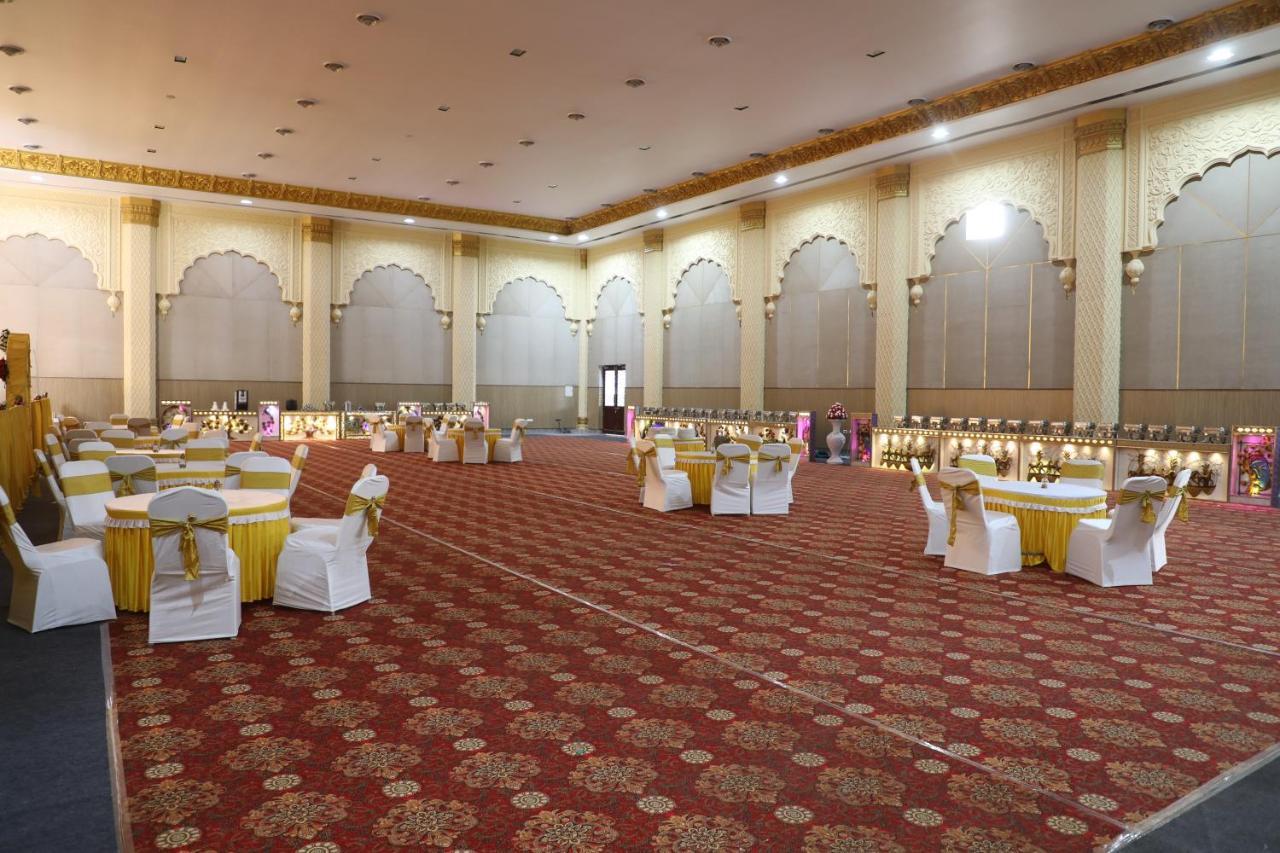 Gadiraju Palace Convention Centre & Hotel Visakhapatnam Bagian luar foto