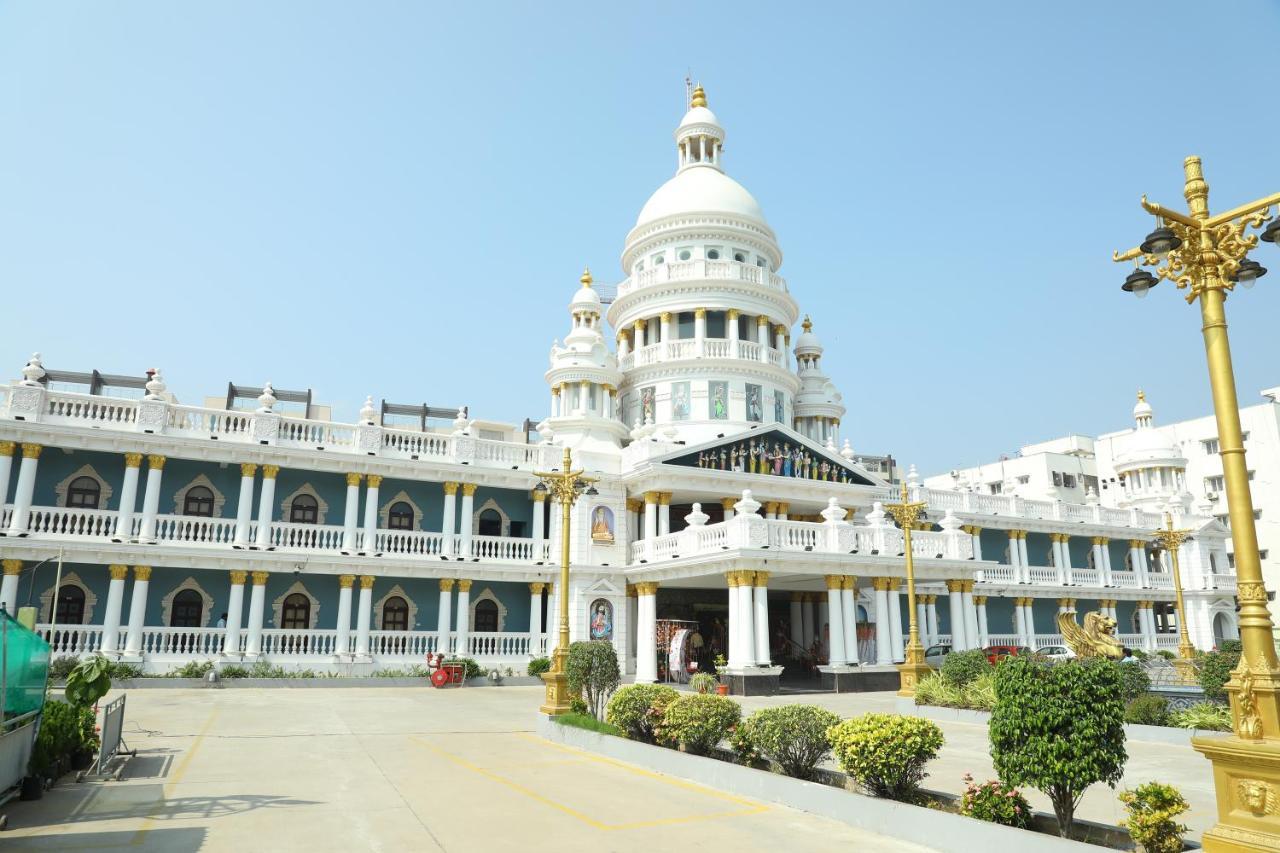 Gadiraju Palace Convention Centre & Hotel Visakhapatnam Bagian luar foto