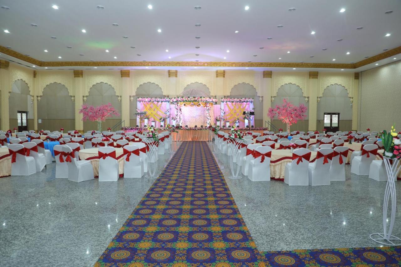 Gadiraju Palace Convention Centre & Hotel Visakhapatnam Bagian luar foto