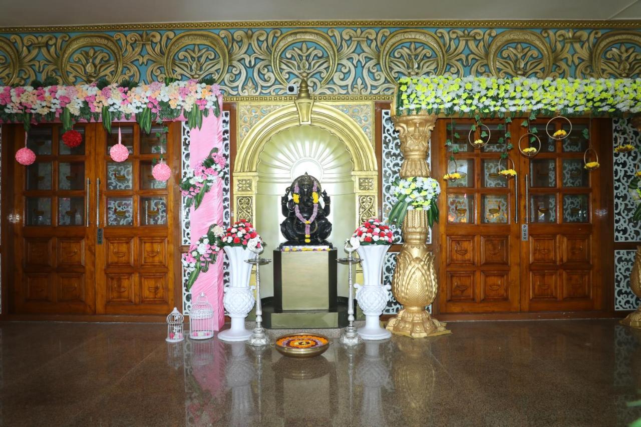 Gadiraju Palace Convention Centre & Hotel Visakhapatnam Bagian luar foto