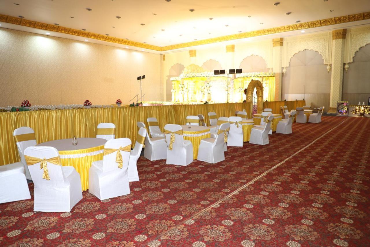 Gadiraju Palace Convention Centre & Hotel Visakhapatnam Bagian luar foto