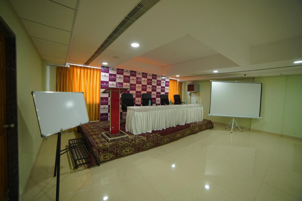 Gadiraju Palace Convention Centre & Hotel Visakhapatnam Bagian luar foto